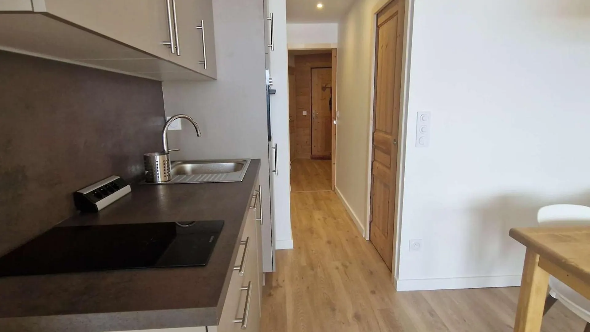 Studio Cosy Pour 4 Pers., Balcon Vue Sud/Est, Proche Des Pistes A L'Alpe D'Huez - Fr-1-405-14 0*,  Frankrig
